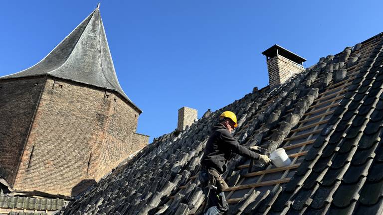 Kasteel Dussen krijgt een flinke opknapbeurt (foto: Niek de Bruijn).