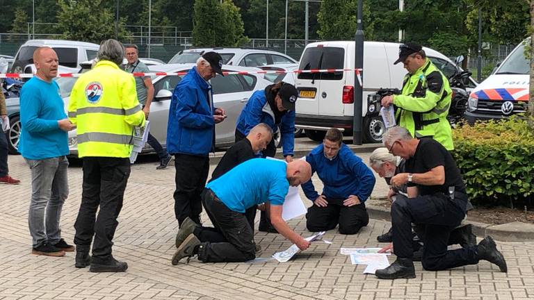 Vrijdag werd er ook al met een grote groep gezocht naar Bert de Laat (foto: Tom van den Oetelaar).