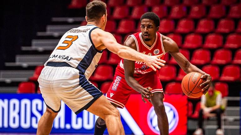 Austin Price had het met Heroes lastig tegen Russische BC Parma (Foto: FIBA)