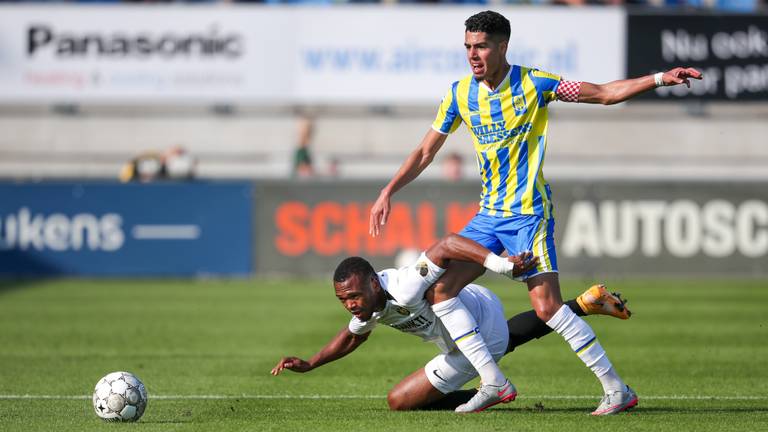 Anas Tahiri als nieuwe aanvoerder van RKC in duel met Vitesse (foto: OrangePictures).