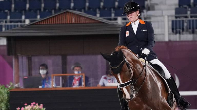 Sanne Voets in actie tijdens de Paralympics op haar paard Demantur (foto: ANP 2021/Jurjen Engelsman).