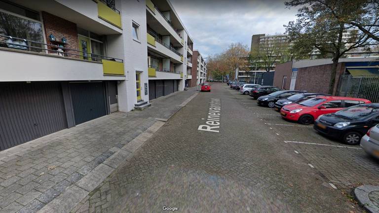 De man was rond vijf uur naar de Tilburgse Reinevaarstraat gereden (foto: Google Streetview).
