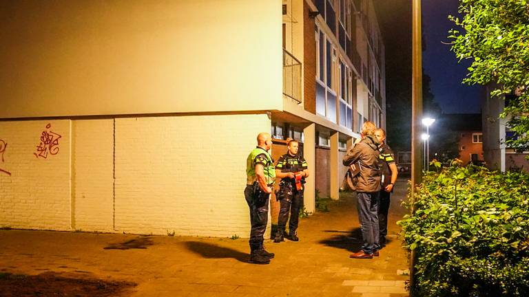 Politieonderzoek in de buurt van de Van Thienenlaan in Eindhoven (foto: Sem van Rijssel/SQ Vision).