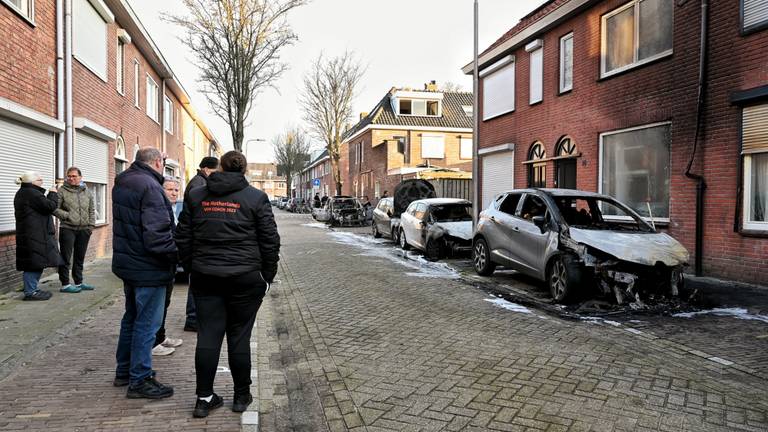 Angst en onzekerheid na nachtelijke autobranden: 'Waarom doet iemand dit?'