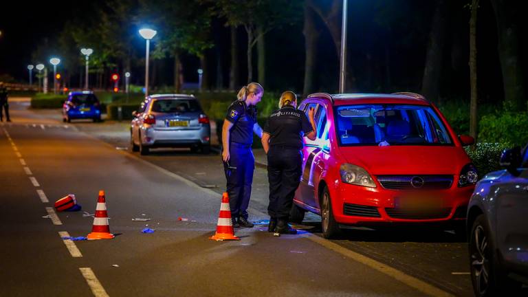 Tot laat in de avond deed de politie onderzoek (foto: SQ Vision).