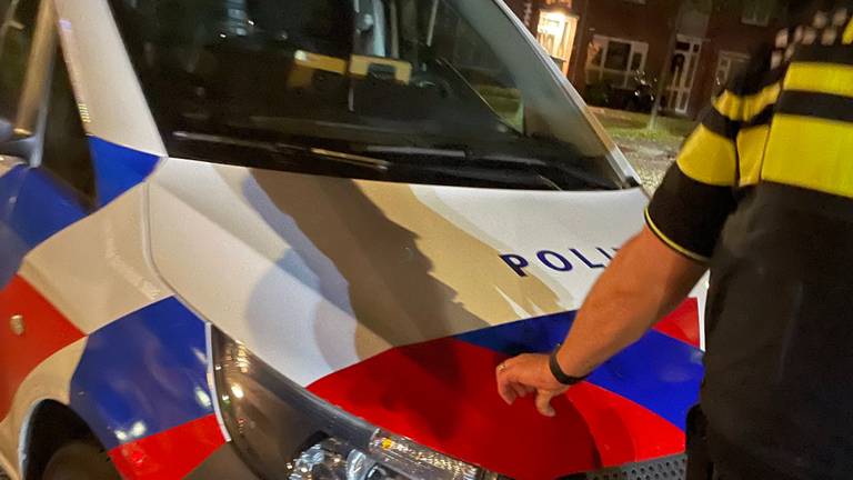 De man wilde naar Tilburg, maar hij kreeg een lift naar het cellencomplex in Haarlem van de agent (foto: Twitter wijkagent Hoofddorp).
