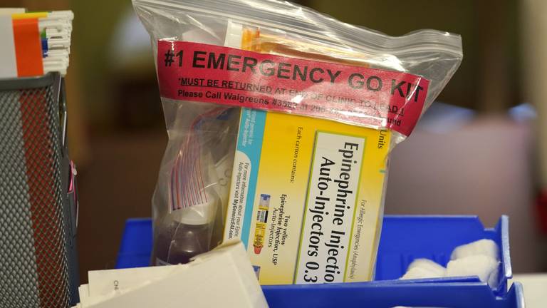 Steeds een tekort aan een ander medicijn: nu is de EpiPen niet te krijgen (Foto: AP Photo/Ted S. Warren via ANP).