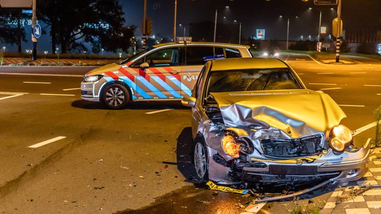 De schade na de botsing in Tilburg was groot (foto: Jack Brekelmans/SQ Vision).