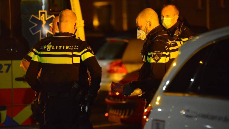 Politie-onderzoek na de steekpartij in Etten-Leur (foto: Perry Roovers/SQ Vision).