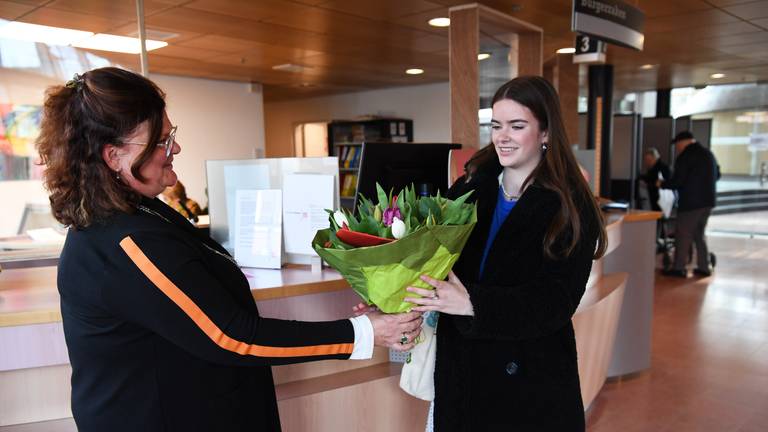Bloemen voor Simone (foto: Jan Stads / Pix4Profs).