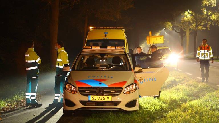 Verschillende hulpdiensten werden opgeroepen na het ongeluk op de N65 bij Haaren (foto: Bart Meesters).