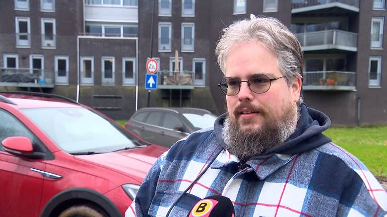 Jorrit vond het spannend om zijn auto maandagochtend terug te zien na de verwoestende brand onder het appartementencomplex in Den Bosch.