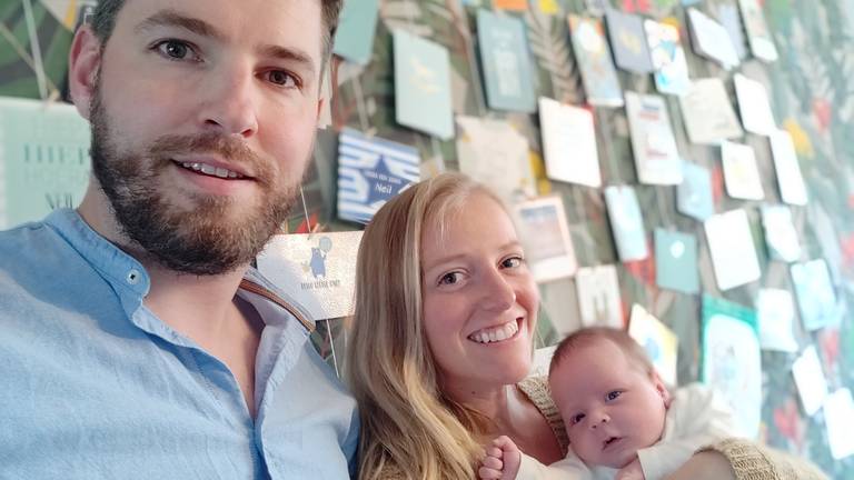 Trotse ouders Michiel en Megan met hun zoontje Neil (foto: Michiel van den Berge)