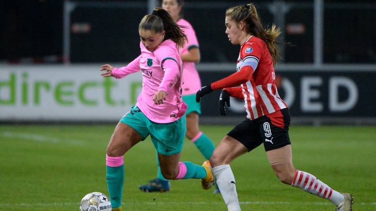 PSV Vrouwen maatje te klein voor FC Barcelona (foto: OrangePictures). 