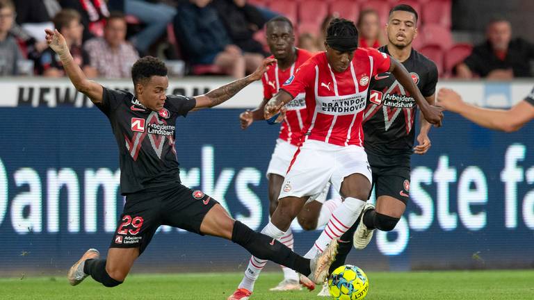 PSV kende weinig moeite met Midtjylland (foto: ANP).