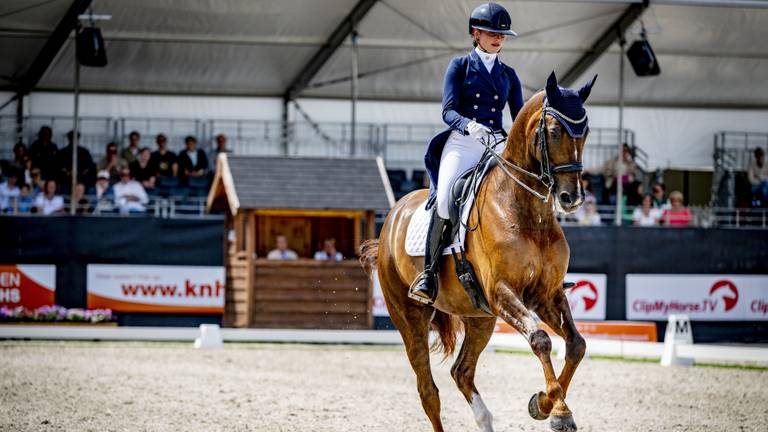 Devenda Dijkstra met Hero tijdens het NK Dressuur. (ANP, Robin Utrecht)