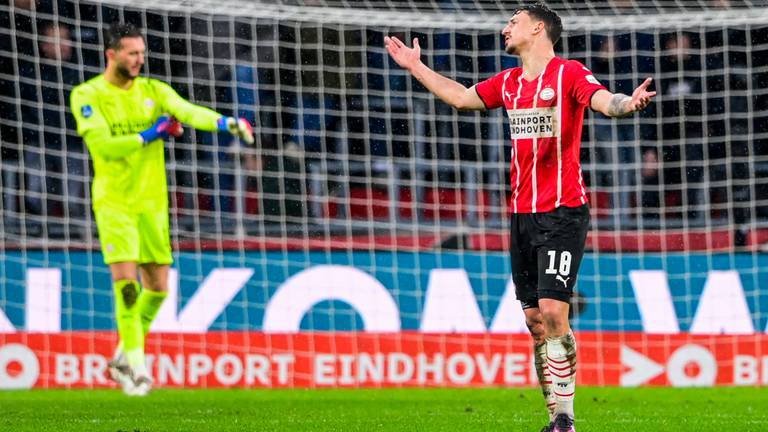 Olivier Boscagli is verontwaardigd na de 1-1 van sc Heerenveen tegen PSV (foto: ANP 2022/Olaf Kraak).