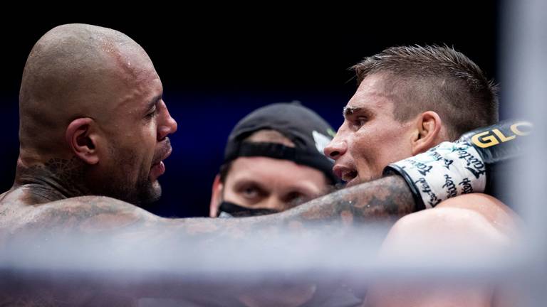 Rico Verhoeven en Hesdy Gerges na hun duel in Rotterdam (foto: ANP 2021/Koen van Weel).