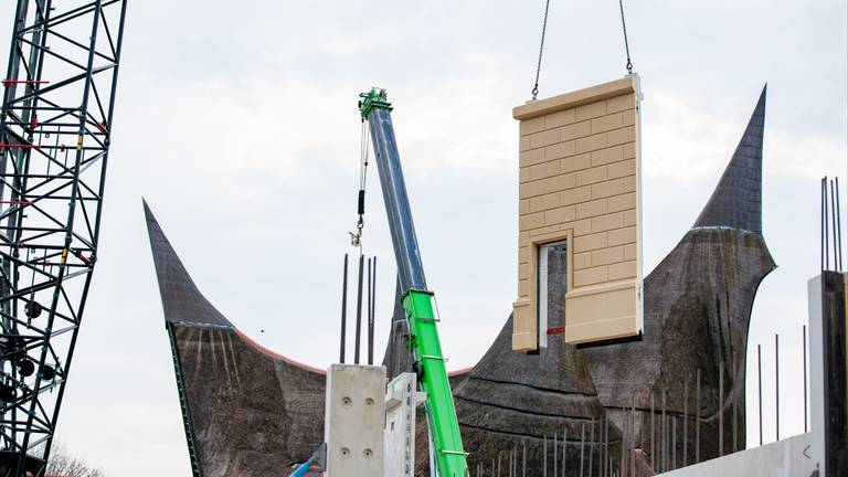 Efteling Grand Hotel gaat eindelijk de hoogte in (foto: Efteling)