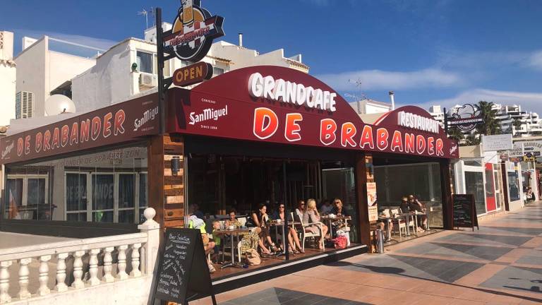 Het café van Frans Damen in de Spaanse kustplaats La Carihuela.