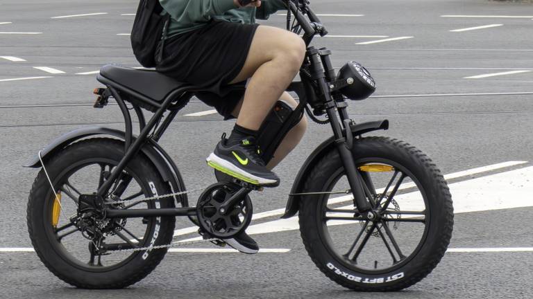 Fatbiker rijdt kindje (4) aan in voetgangersgebied, slachtoffertje gewond