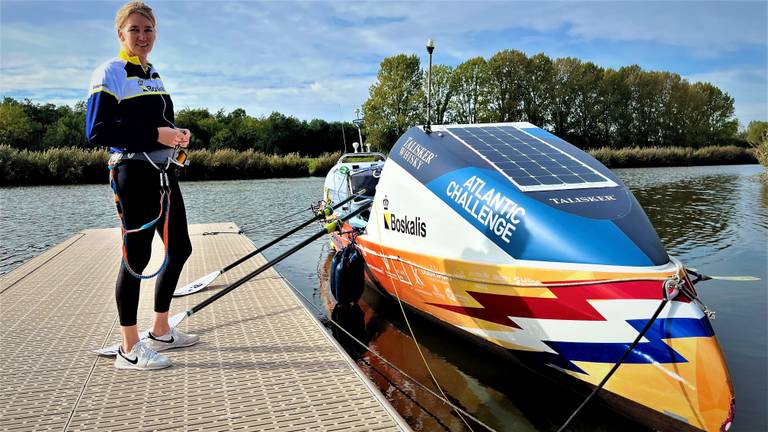 Ilja Kok bij de roeiboot (foto: Raoul Cartens).