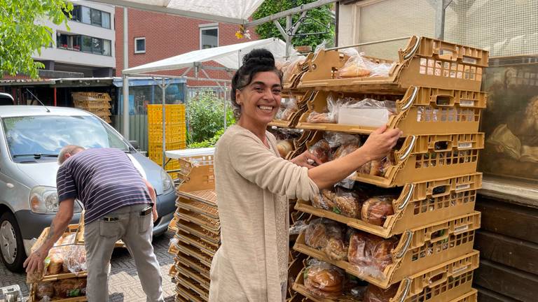 over Meyella Isaac Gratis brood voor mensen die het niet kunnen betalen: 'Steeds meer nodig' -  Omroep Brabant