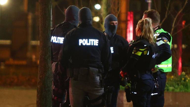 In de buurt van de Bossche wijk 't Zand was donderdagavond veel politie op de been (foto: Bart Meesters).
