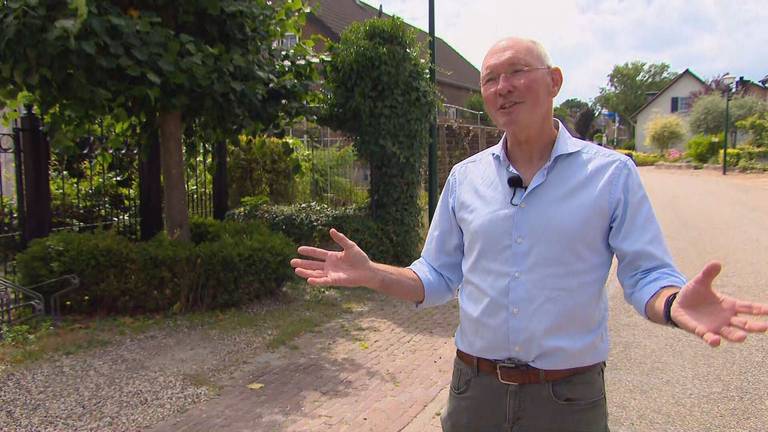 Han Ribberink uit Linden wil geen groot vakantiepark bij het dorp (foto: Jos Verkuijlen)