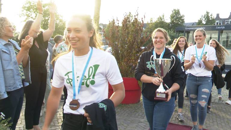 Brons voor softballers uit Moergestel en toch een huldiging: ‘wereldprestatie’