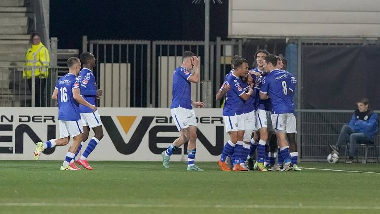 FC Den Bosch viert het winnende doelpunt (foto: Orange Pictures).