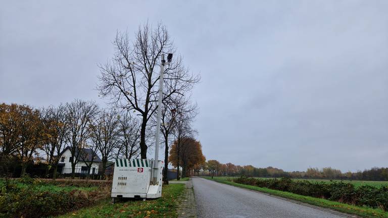 Met mobiele camera's wordt de omgeving in de gaten gehouden (foto: Noël van Hooft).
