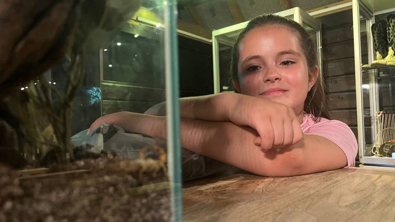 Eerst gegil, nu gebak: Arianna gaat op kraamvisite bij Shein-schorpioen