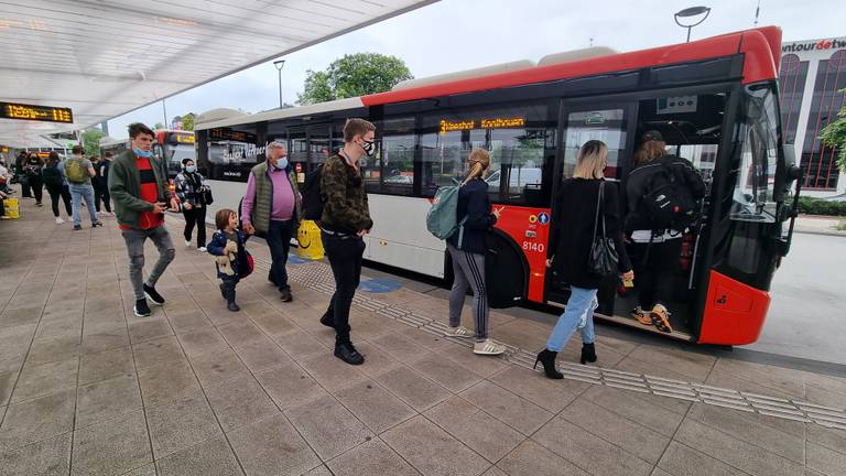 Het wordt drukker op station Tilburg (foto: Collin Beijk)