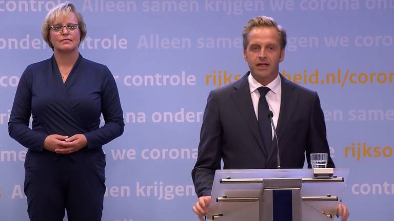 Minister De Jonge (VWS) tijdens de persconferentie.