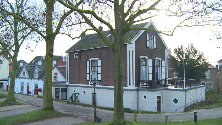 Voor eens en altijd het huis van dokter Tinus.