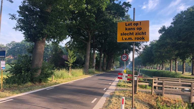 Omwonenden moeten rekening houden met slecht zicht door de rook (foto: Tonnie Vossen).