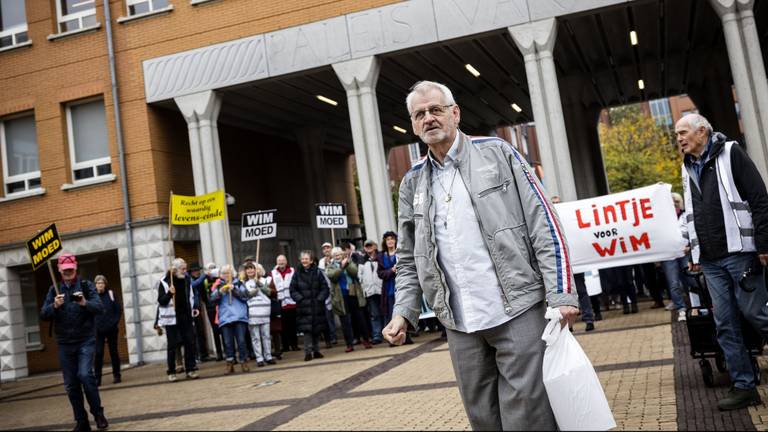 Van Dijk bij de rechtbank (Foto: ANP)