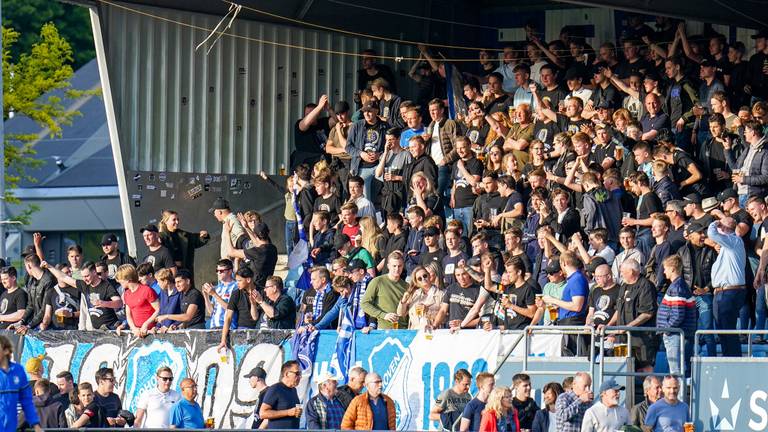 Een uitverkocht stadion tijdens FC Eindhoven - De Graafschap (Foto: OrangePictures)