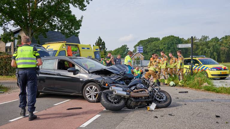 De situatie na het ongeluk in Achtmaal (foto: Tom van der Put/SQ Vision Mediaprodukties).