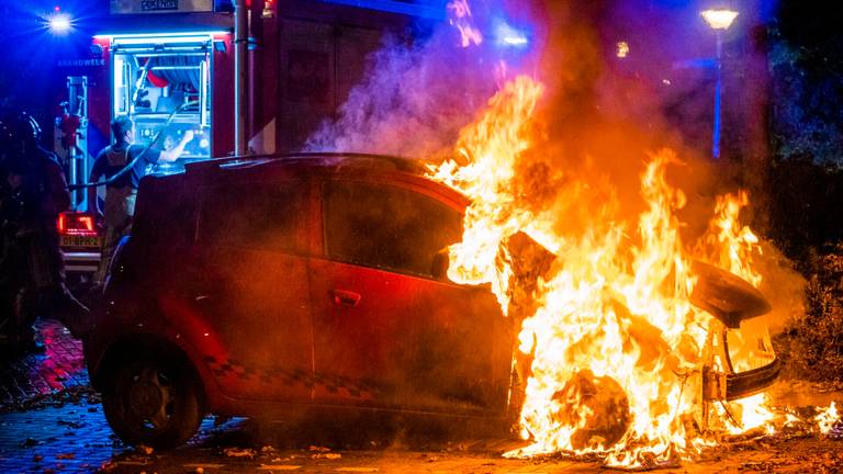 De auto was niet meer te redden. (foto: Dave Hendriks/SQ Vision)