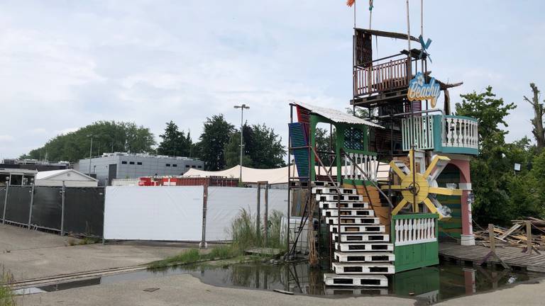 De huidige staat van stadsstrand Beachy: leeg en verlaten. (foto: Tom van den Oetelaar