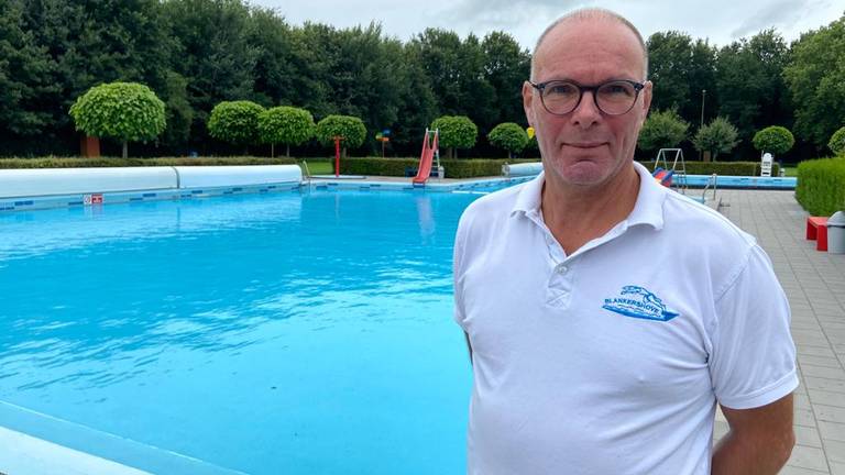 Zwembadmanager Roeland Appels ziet de badgasten deze zomer wegblijven (foto: Erik Peeters).