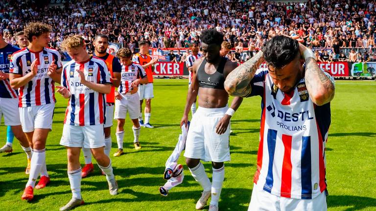 Teleurstelling bij Willem II-spelers na de degradatie (Foto: OrangePictures)