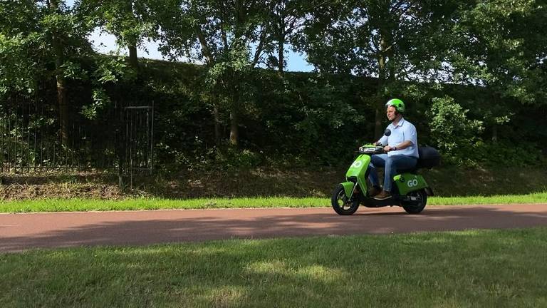 Vier maanden geleden kwamen de deelvoertuigen naar Roosendaal, nu zijn ze alweer weg (foto: ZuidWest Update).