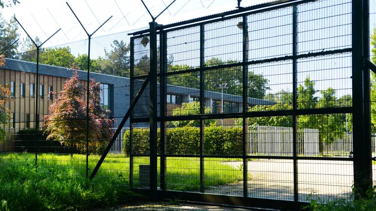 Het azc zou donderdag de deuren sluiten (foto: ANP)