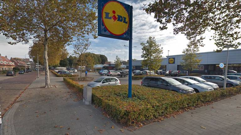 De parkeerplaats van de Lidl-supermarkt aan de Lievendaalseweg in Eindhoven (afbeelding: Google Streetview).