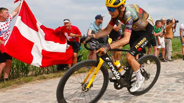 Jonas Vingegaard tijdens de Tour de France (foto: Dirk van Gaal).