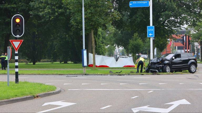 De aanrijding vond plaats op de kruising van de Hervensebaan met de Bruistensingel in Den Bosch (foto: Bart Meesters).