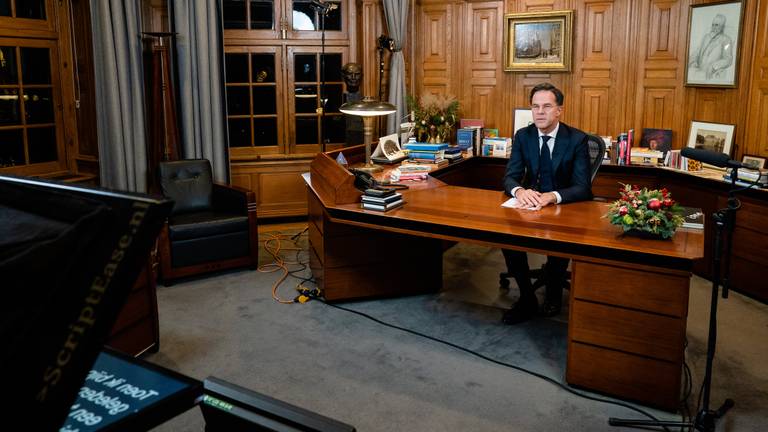 Mark Rutte spreekt het volk toe (foto: ANP)